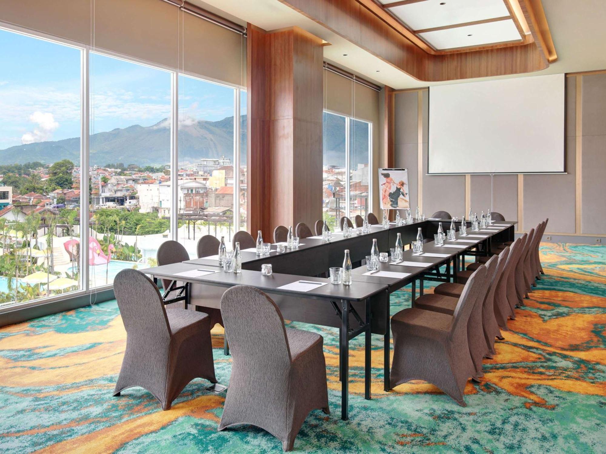 Mercure Garut City Center Ngoại thất bức ảnh